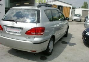 Toyota Avensis Verso 2.0 L 150 hp (2001–2003)