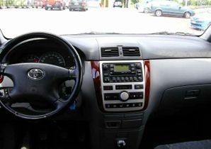 Toyota Avensis Verso 2.0 L 150 hp (2001–2003)