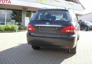 Toyota Avensis Verso 2.0 L 150 hp (2001–2003)