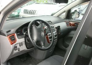 Toyota Avensis Verso 2.0 L 150 hp (2001–2003)