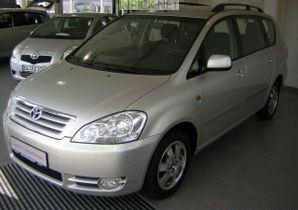 Toyota Avensis Verso 2.0 L 150 hp (2001–2003)