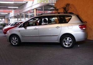 Toyota Avensis Verso 2.0 L 150 hp (2001–2003)