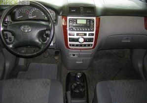 Toyota Avensis Verso 2.0 L 150 hp (2001–2003)