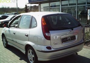 Nissan Almera Tino 2003–2006