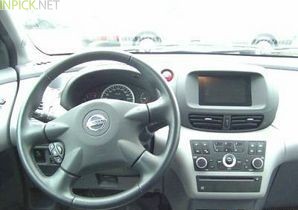 Nissan Almera Tino 2003–2006