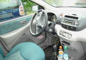 Nissan Almera Tino 2000–2003