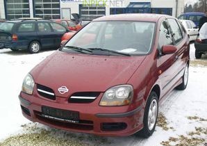 Nissan Almera Tino 2000–2003