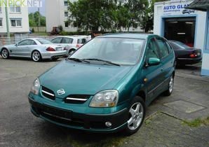 Nissan Almera Tino 2000–2003