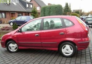Nissan Almera Tino 2000–2003